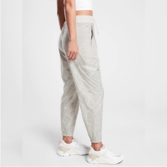 Athleta Venture Printed Pants Size 6 NWT - Picture 2 of 13